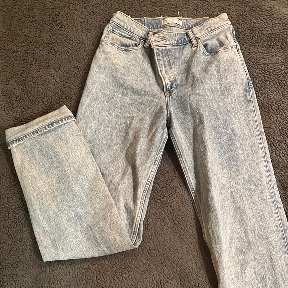 Light wash crossover high waisted jeans